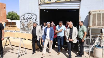 محافظ الوادي الجديد تتفقد أنشطة مركز التكوين المهني بالخارجة