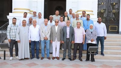 محافظ المنيا يجتمع مع تجار الجملة تمهيدًا لتشغيل سوق بني مزار الجديد