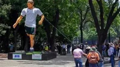 احتجاجات المعلمين تشعل مجسمات المونديال في المكسيك قبل انطلاق كأس العالم 2026
