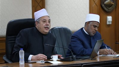 الشيخ أيمن عبدالغني يجتمع برؤساء فرق المتابعة المكلفة بمتابعة امتحانات الثانوية الأزهرية
