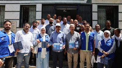 محافظ المنيا يتابع المركز التكنولوجي بمطاي.. ويلتقي فرق التوعية بالتأمين الصحي الشامل