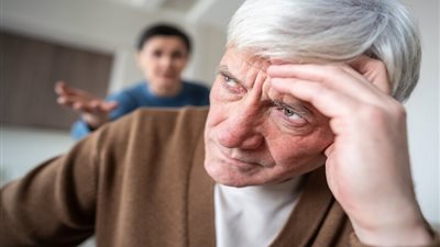 لماذا قد تحول المشاجرات المسائية أزماتك العائلية إلى جلطة قلبية قاتلة؟