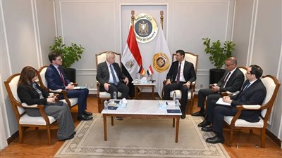وزير الصناعة يبحث مع سفير ألمانيا تعزيز التعاون الصناعي بين البلدين