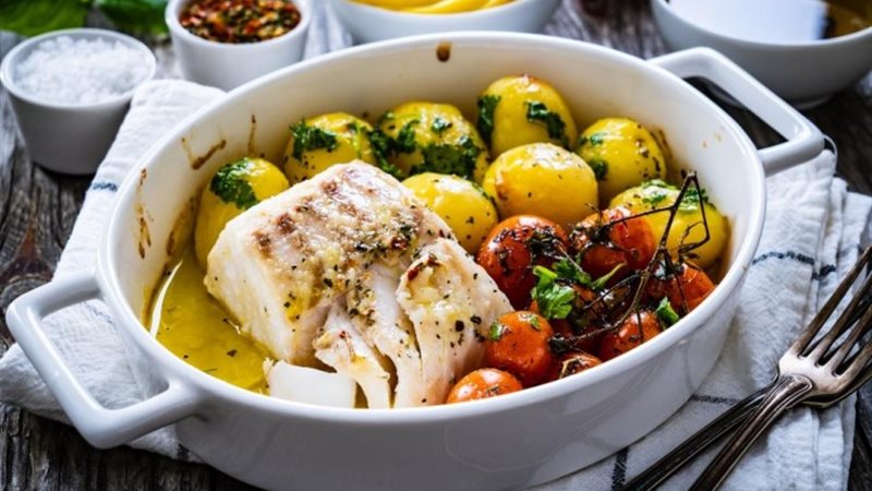 طاجن سمك الفيليه بالبطاطس