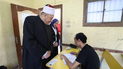 الشيخ أيمن عبدالغني يتفقد امتحانات الثانوية..ويؤكد: توفير أقصى درجات الرعاية للطلاب