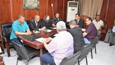 مدير تعليم سوهاج يتابع انتظام امتحانات الشهادة الإعدادية بغرفة العمليات المركزية