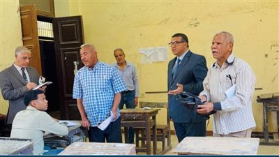 محافظ قنا يحيل 4 ملاحظين ومراقب للتحقيق بسبب 