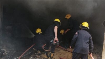 الحماية المدنية تسيطر على حريق مطبعة ورق بالمحلة دون إصابات