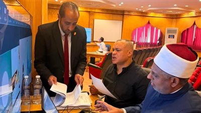 رئيس قطاع المعاهد الأزهرية يتابع سير امتحانات الثانوية من غرفة المراقبة المركزية