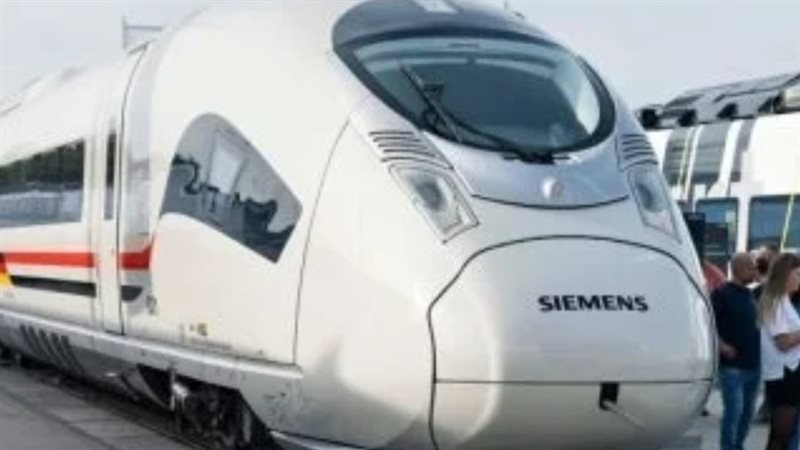 القطار الكهربائي السريع