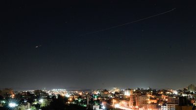 الجيش الإسرائيلي يشن غارات عنيفة على أهداف عسكرية في غرب ووسط إيران
