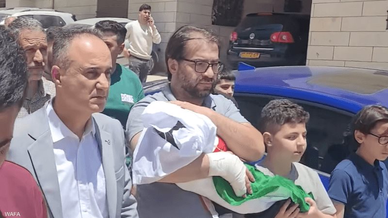 الرضيع وأسرته 