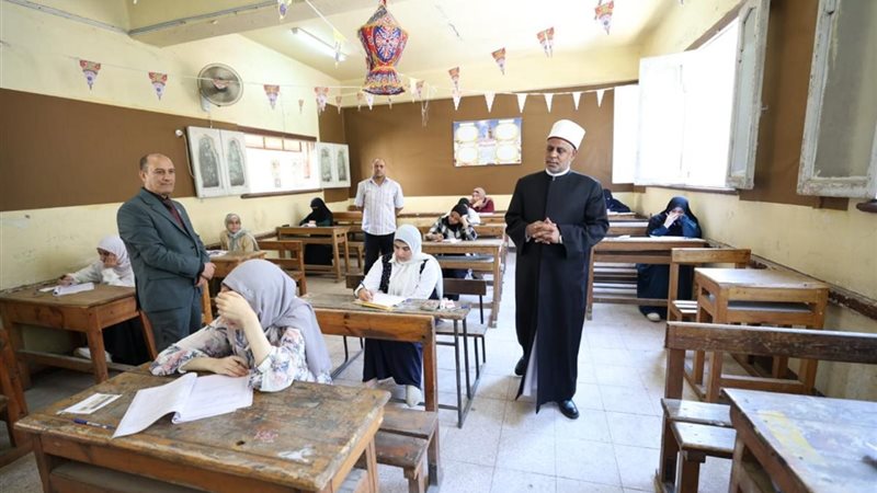 الدكتور أحمد الشرقاوي خلال تفقد الامتحانات 