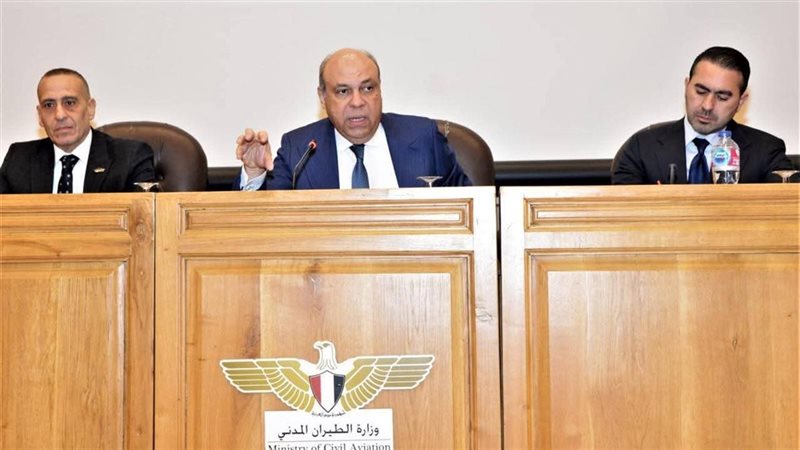 وزير الطيران المدني 