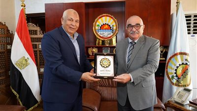 رئيس هيئة قضايا الدولة ومحافظ مطروح يبحثان تعزيز التعاون لحماية المال العام ودعم التنمية