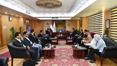 محافظ الفيوم يتابع مع وفد وزارة الاتصالات أعمال أكاديمية تكنولوجيا المعلومات