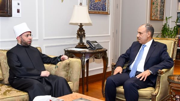وزير الخارجية خلال استقبال وزير الأوقاف 