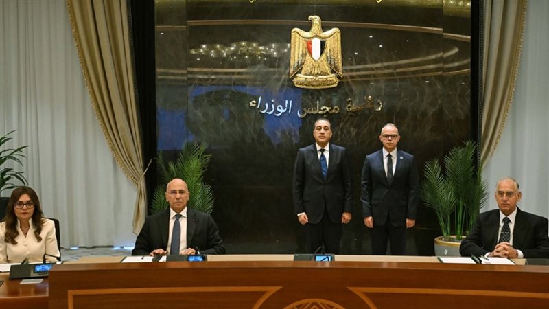 جانب من التوقيع 