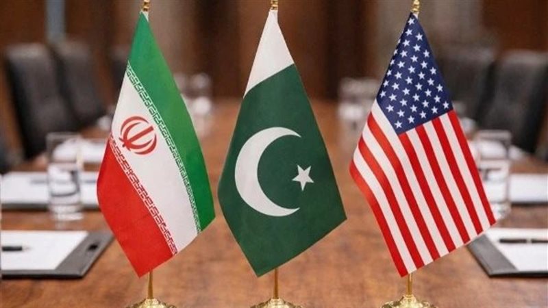 علم إيران وباكستان وأمريكا 