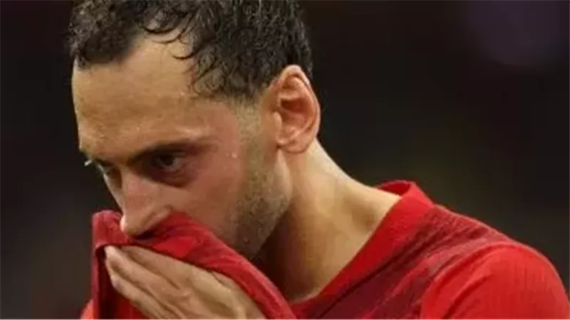 تشالهان نجم منتخب تركيا