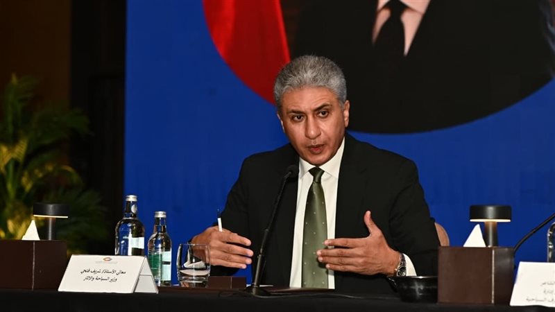 وزير السياحة 