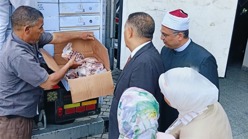 توزيع لحوم أضاحي الأوقاف 