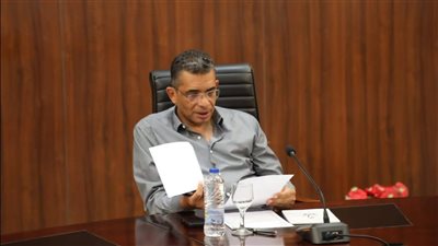 محافظ البحر الأحمر يوجه بسرعة تسليم الوحدات البدوية الجاهزة بالشلاتين لمستحقيها