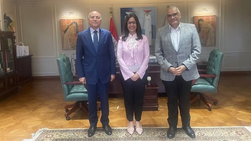 وزيرة الثقافة