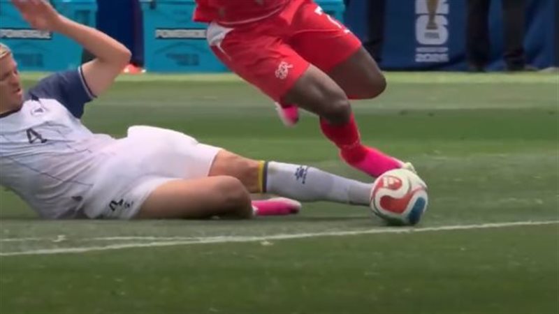 طرد لاعب البوسنة