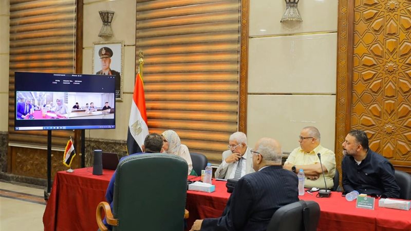 خلال الاجتماع