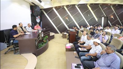 اجتماع الأمين العام للاتحاد المصري لكرة القدم  مصطفى عزام مع مندوبي المناطق