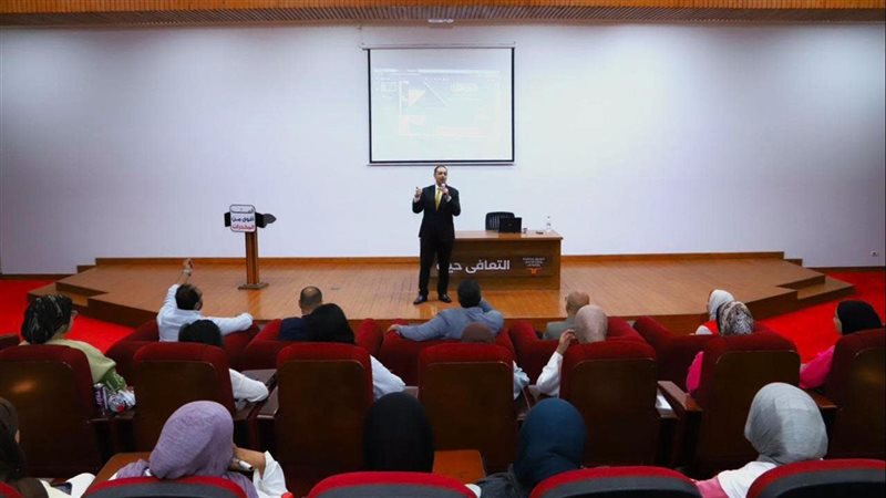 الدكتور عمرو عثمان