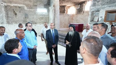 محافظ أسيوط يتفقد دير الأمير تادرس الشطبي بالجبل الشرقي ويشيد بالقيمة التاريخية
