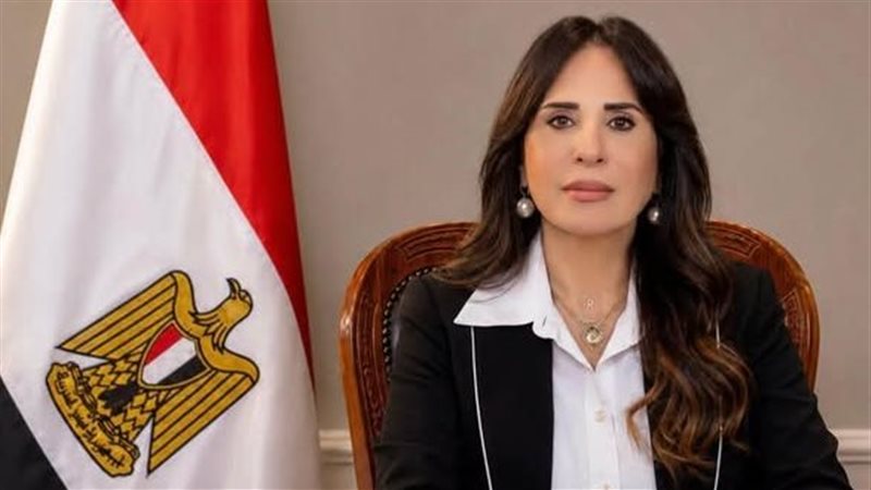  وزيرة الإسكان 