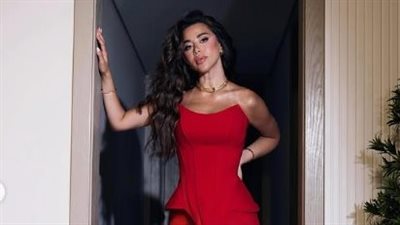 يارا السكري تتألق بإطلالة جذابة بالعرض الخاص لصقر وكناريا