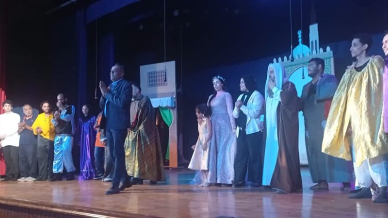 العرض المسرحي 