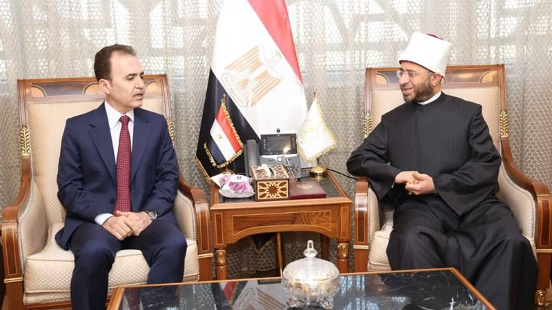 وزير الأوقاف خلال اللقاء 