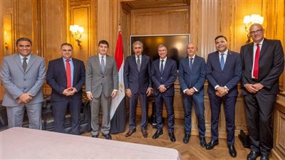 زيادة الحركة السياحية.. وزير السياحة يلتقي بكبار منظمي الرحلات وقيادات شركات الطيران الإيطالية