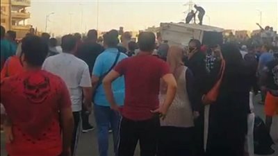تصادم 3 سيارات أعلى الطريق الدائري بالوراق.. وجهود لاستخراج الركاب