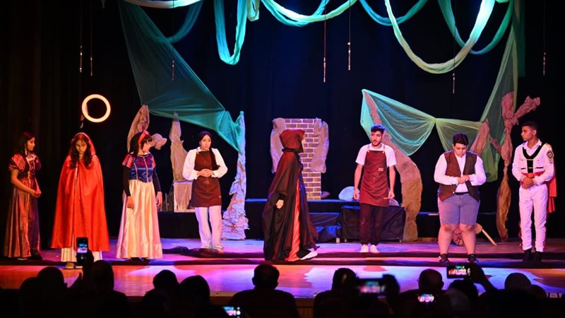 عرض مسرحي