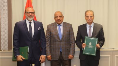 لاستبدال العدادات .. وزير الكهرباء يشهد توقيع بروتوكول بين القابضة للكهرباء واتصالات مصر 