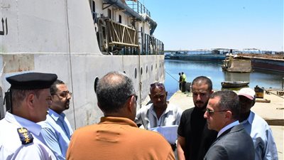   محافظ أسوان يتابع ميدانيًا جهود احتواء تداعيات غرق صندل نهري ببحيرة ناصر