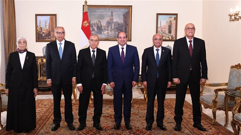 الرئيس السيسي مع رؤساء الهيئات القضائية 