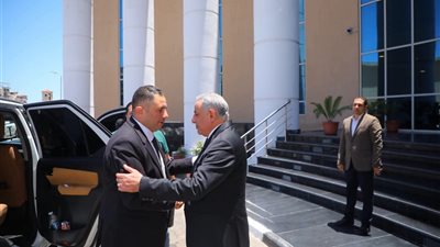 محافظ دمياط يُعزي مدير الأمن في رحيل رئيس المباحث الجنائية
