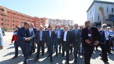 وزير البترول يتفقد مدرسة «ظهر» للتكنولوجيا التطبيقية ومركز التميز ببورسعيد