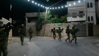 الاحتلال يقتحم مخيم بلاطة في الضفة الغربية ويعتقل فلسطينيا
