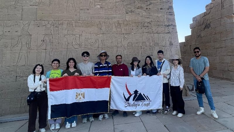 الطلاب المشاركون فى استديو مصر