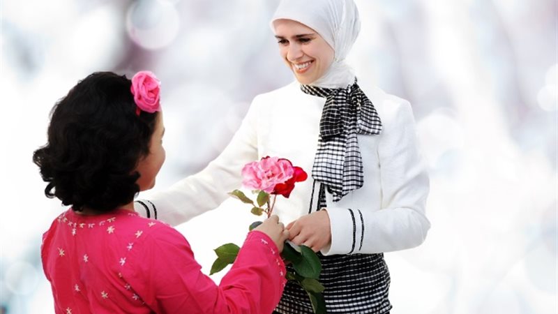 حكم الاحتفال بعيد الأم