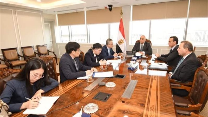 جانب من اجتماع وزارة الإسكان مع شركات المقاولات الصينية