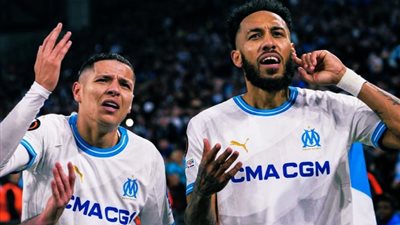 أوباميانج الهداف التاريخي لبطولة الدوري الأوروبي بهدف عالمي (فيديو)